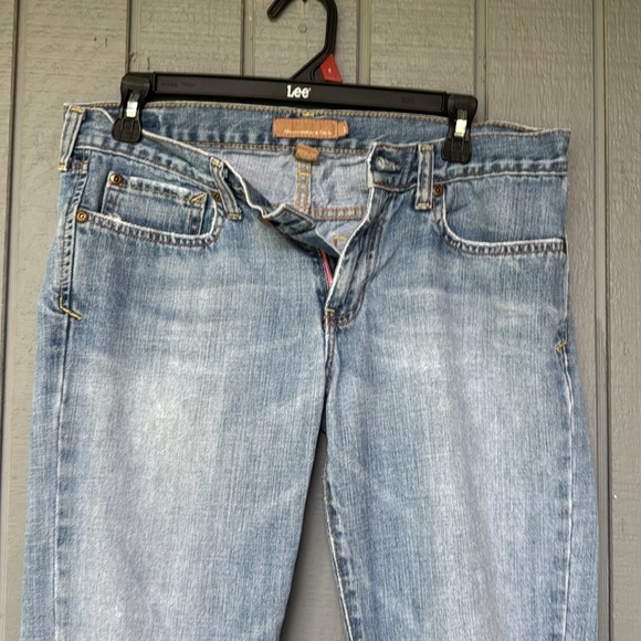 Abercrombie &Fitch Women's Blue Distressed Jeans Size 8 - Picture 5 of 11